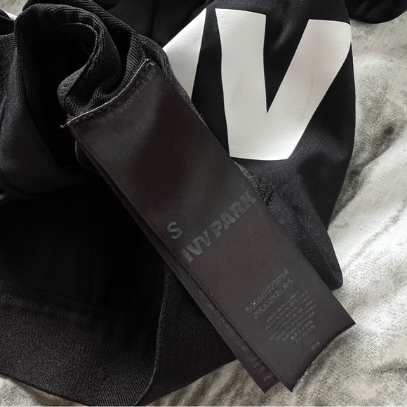 IVY PARK Beyoncé sports bra black and white - Picture 6 of 6